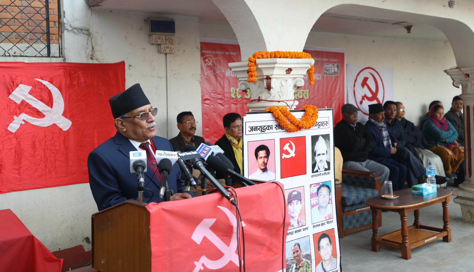 'जनयुद्ध' दिवसमा बिदा दिएकाेबारे प्रधानमन्त्री दाहालले दिए प्रष्टाेक्ति